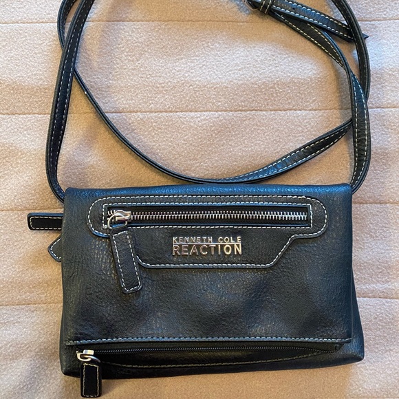 Kenneth Cole reaction clutch - Picture 1 of 2